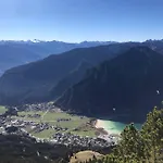 Modern Alpine Penthouse With Lake View Hébergement de vacances