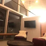 Hébergement de vacances Modern Alpine Penthouse With Lake View