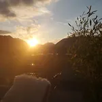 Modern Alpine Penthouse With Lake View Hébergement de vacances *