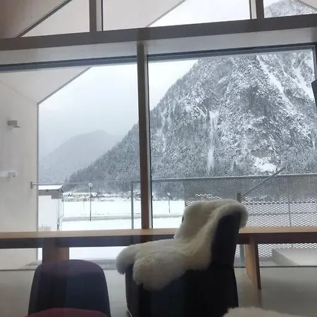 Modern Alpine Penthouse With View Vakantiehuis