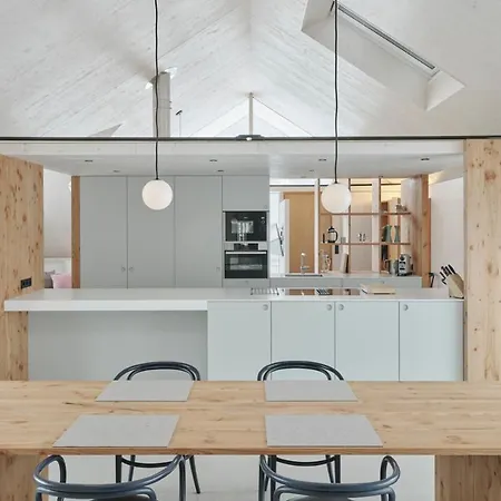 Urban Alpine Penthouse With View 마우라흐